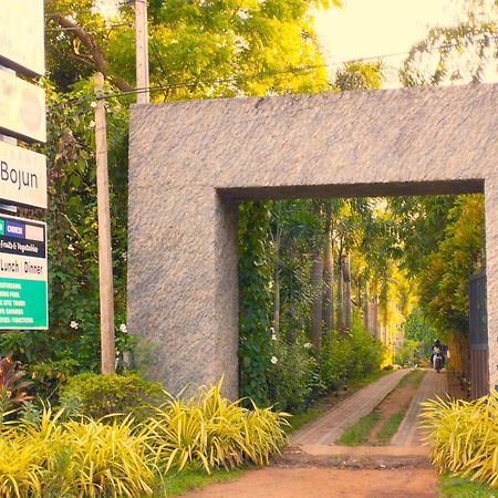 Waasala Leisure Hotel Anuradhapura Bagian luar foto