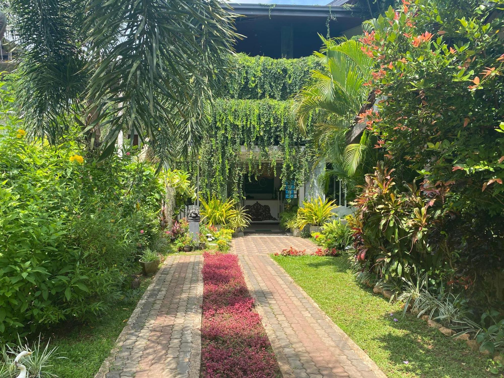 Waasala Leisure Hotel Anuradhapura Bagian luar foto